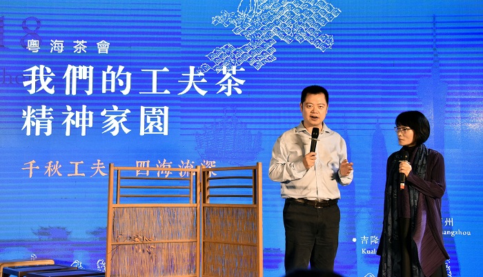 黄会主持人.jpg 黄会主持人.jpg
