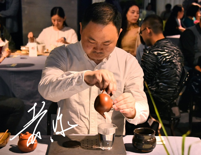 黄俊签名.jpg 黄俊签名.jpg